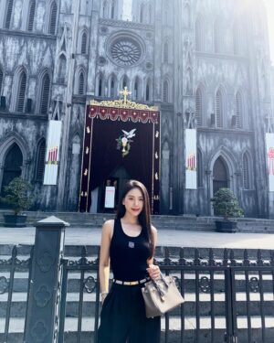 Quỳnh Hoa Bùi Instagram - Gọi em là em bé , vì em thích được nuông chiều 😜
