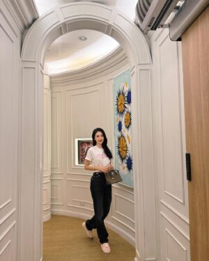 Quỳnh Hoa Bùi Instagram - Tuy em không ăn ảnh nhưng được cái ăn nhiều 😜 vì không thể cưỡng nổi sự xinh xắn và những món ngon ở nơi đây ❤️