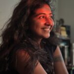 RJ Ananthi Instagram - You’ve not really met me until I’ve got you annoyed! How lucky are my friends 😉🐒