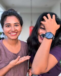 RJ Ananthi Instagram - Ammaniyum naanum 🐒 #chataday