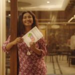 RJ Ananthi Instagram - February Collection🤩 👗📖 Dress to impress effortlessly 📷 : @dhanvanthkandasamy #Jeyachandran #pallikarani #chennai #katchisera 📍Jeyachandran -T-Nagar, Pallikarani and Tambaram Shop online @www.jeyachandran.com
