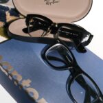 RUKO Instagram - @rayban Wayfarerのメガネを作りました👓 ずっと黒縁のメガネが欲しくて… ちなみに私はものすごく目が悪いので これをつけると目が小さくなります とても💦 サングラスは メガクラブマスター 通常のクラブマスターより縁が太めになってるの♣️ レンズはトランジションズ 室内ではクリア あらゆるライトに適応して色が変わるの 私はグレーをチョイス👀🩶 #rayban #raybansunglasses