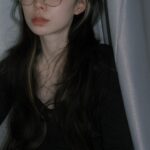 RUKO Instagram - @rayban Wayfarerのメガネを作りました👓 ずっと黒縁のメガネが欲しくて… ちなみに私はものすごく目が悪いので これをつけると目が小さくなります とても💦 サングラスは メガクラブマスター 通常のクラブマスターより縁が太めになってるの♣️ レンズはトランジションズ 室内ではクリア あらゆるライトに適応して色が変わるの 私はグレーをチョイス👀🩶 #rayban #raybansunglasses