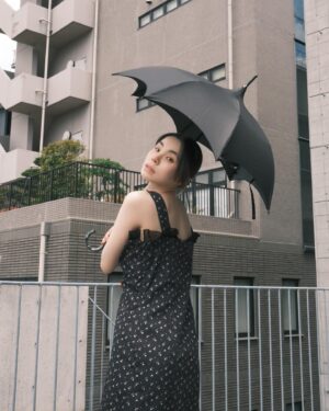 RUKO Instagram - ☂️ @yura_pk ✖︎ @apleberute 
👗　@honeymihoney_official 

ゆらちゃんが2年悩んで作った日傘
🦇

#るうこ私服