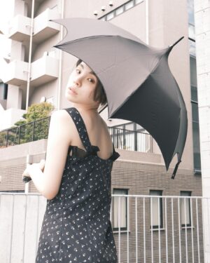 RUKO Instagram - ☂️ @yura_pk ✖︎ @apleberute 
👗　@honeymihoney_official 

ゆらちゃんが2年悩んで作った日傘
🦇

#るうこ私服