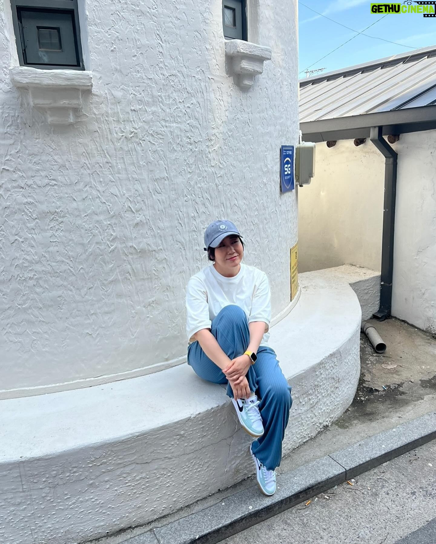 Ra Mi-ran Instagram - #텐트밖은유럽남프랑스 오늘도 달려보자구!!!