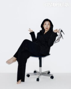 Ra Mi-ran Instagram - #코스모폴리탄 #fff 늘 재밌는 작업중 하나인 화보. 못해본거 실컷해볼수 있지 참 fun 하다!