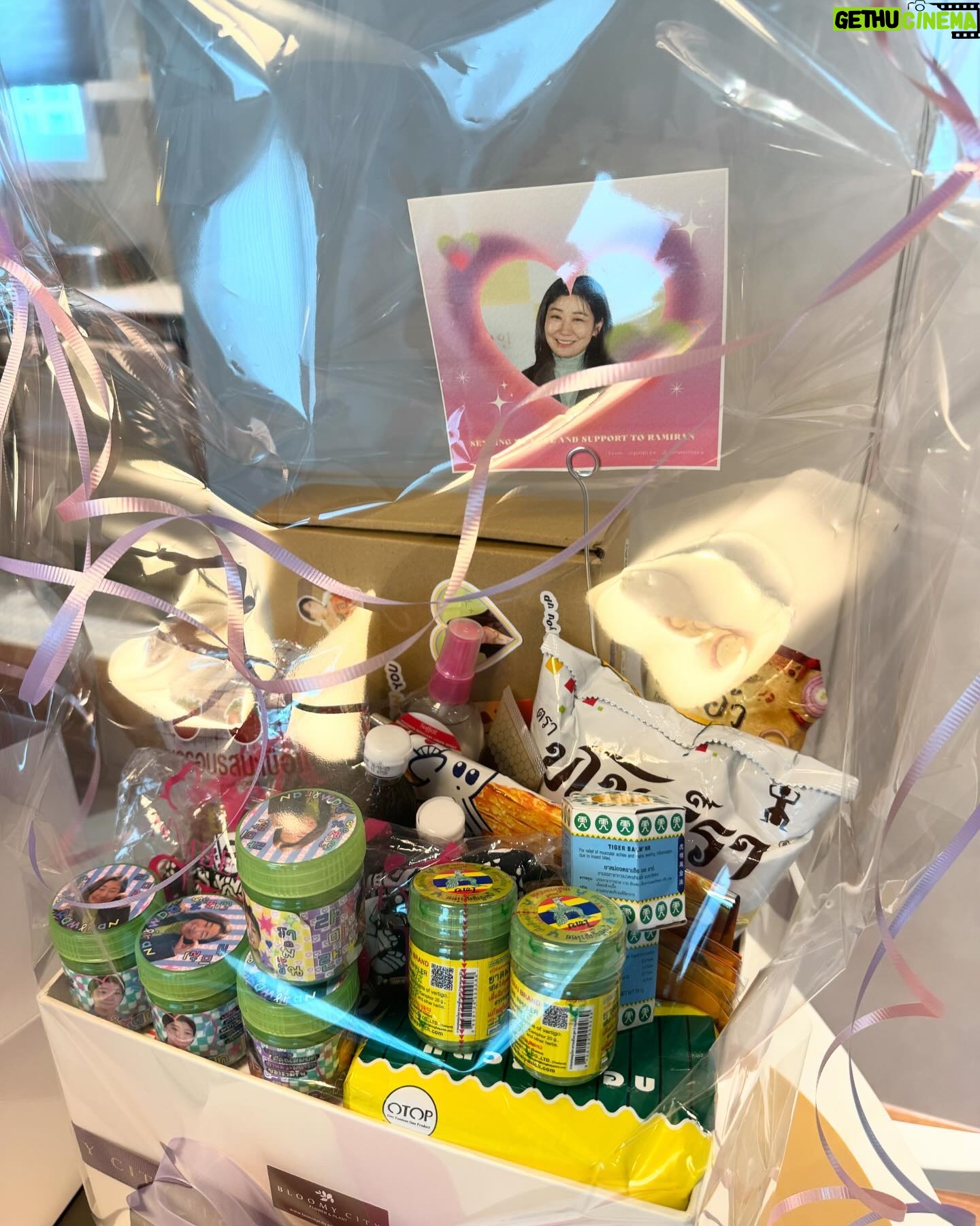 Ra Mi-ran Instagram - 어쩌다보니 또 생일이 다가왔네요. 난 다이어트 중인데 자꾸 맛난걸 보내주면 어뜩하냐고!! ㅋ ㅋ 완전소중한 팬 여러분 감사합니다. 귀여운 49살이 되겠습니다. ㅎㅎ