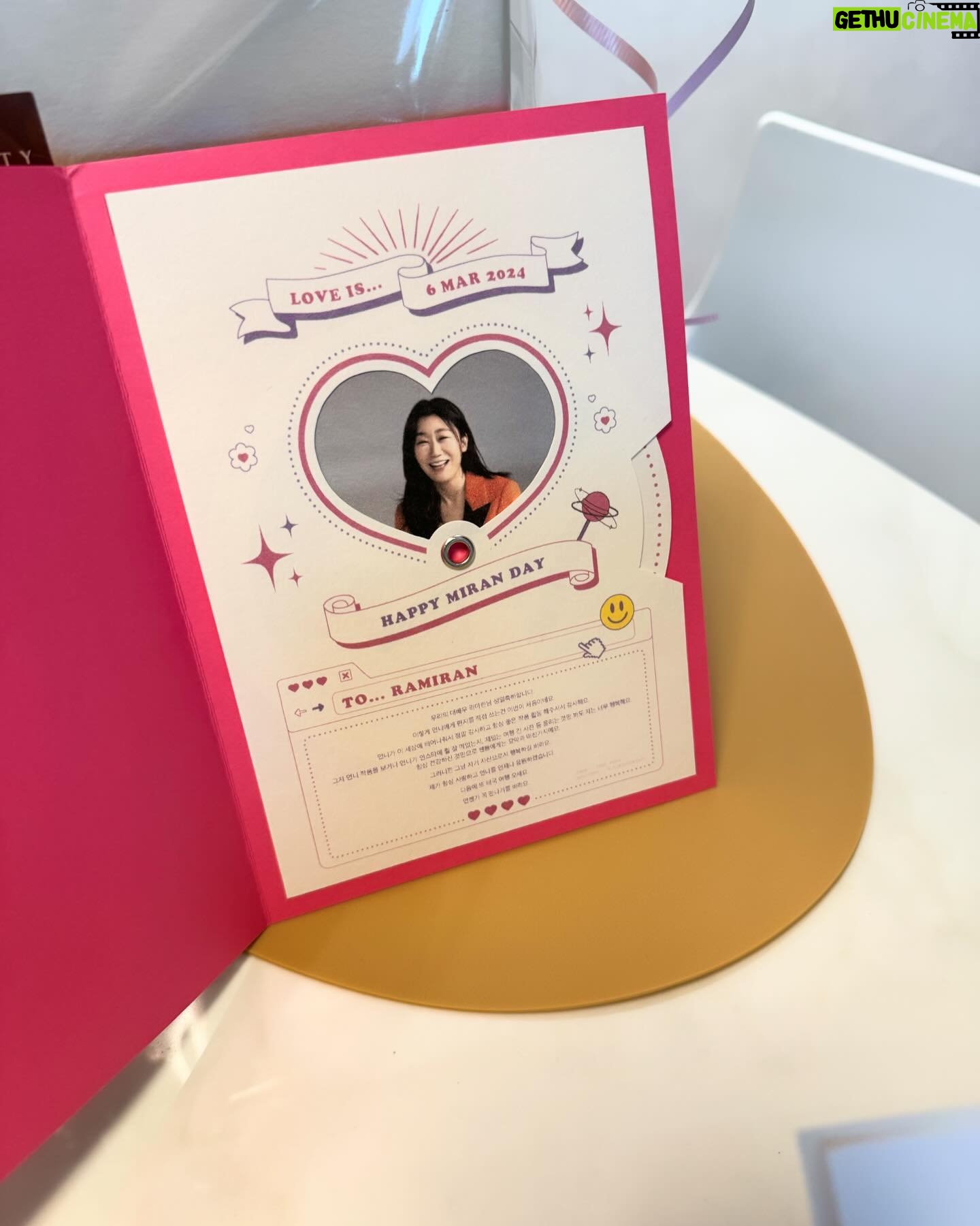 Ra Mi-ran Instagram - 어쩌다보니 또 생일이 다가왔네요. 난 다이어트 중인데 자꾸 맛난걸 보내주면 어뜩하냐고!! ㅋ ㅋ 완전소중한 팬 여러분 감사합니다. 귀여운 49살이 되겠습니다. ㅎㅎ