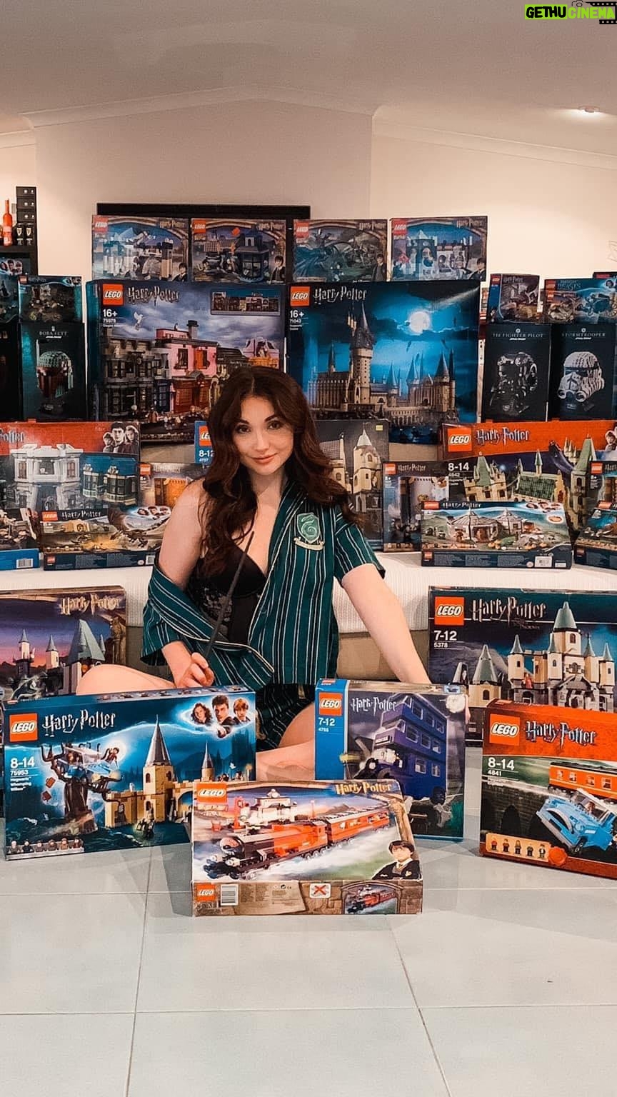 Rachael Evren Instagram - Hahahah I’m kiddingggg…. Buy me the Millennium Falcon xx #starwars #lego