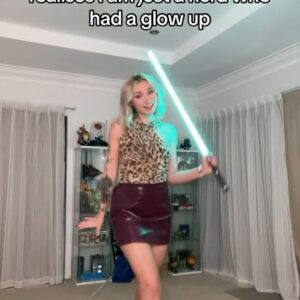 Rachael Evren Instagram - I’m just a girl (IB: @elleray_ ) ✨🫶🏼 #starwars #lightsaber #cosplay