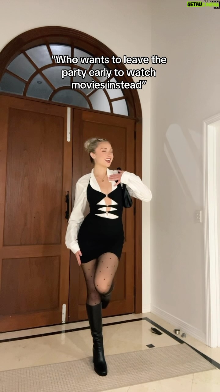 Rachael Evren Instagram - She is me • • #movies #comedy #film #moviescenes