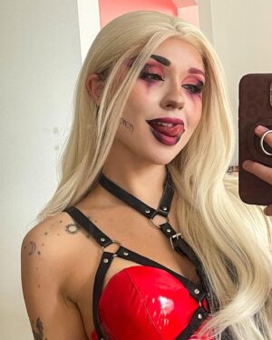 Rachael Evren Instagram - You know I use to be a doctor too 🎭 
•
•
Finally got to do Harley Quinn 🥹. I couldn’t find a good enough wig so blonde had to do