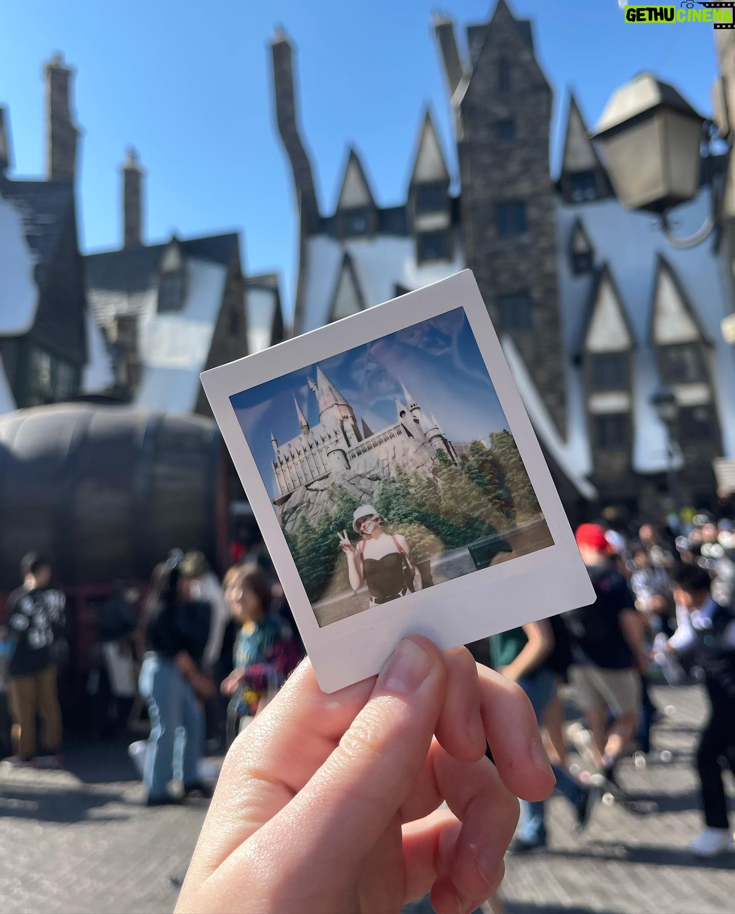 Rachael Evren Instagram - Japan photo dump 📸. We ate lots, walked what felt like 2million Kms, did all the theme parks and visited two cities 🫶🏼. After this is LA & Orlando - so more Disney and Universal content to come Volcano Bay with the gang 🇺🇸.