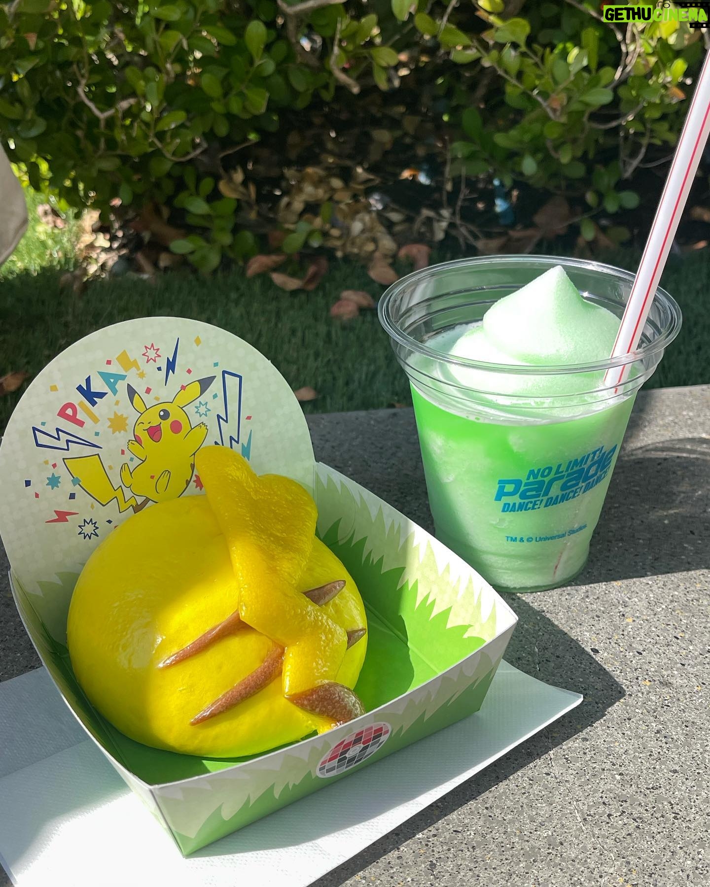 Rachael Evren Instagram - Japan photo dump 📸. We ate lots, walked what felt like 2million Kms, did all the theme parks and visited two cities 🫶🏼. After this is LA & Orlando - so more Disney and Universal content to come Volcano Bay with the gang 🇺🇸.