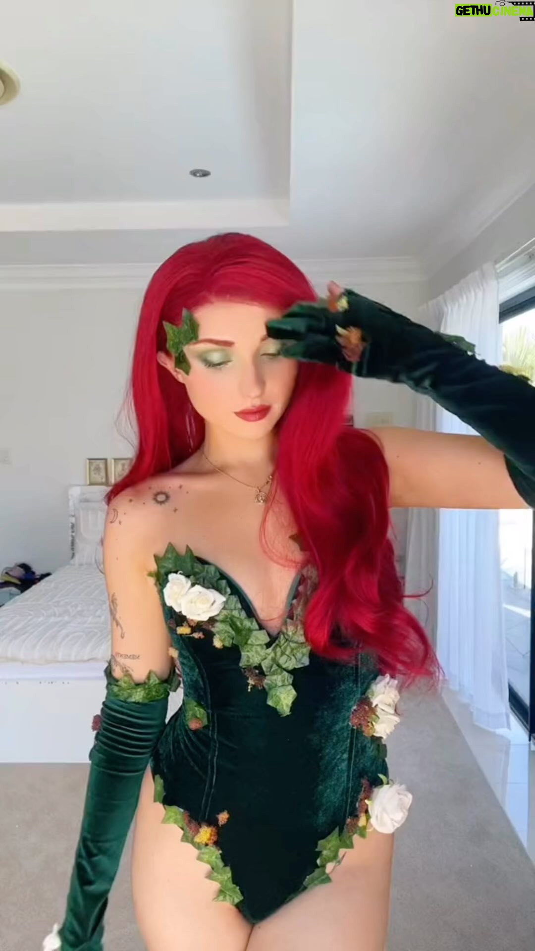Rachael Evren Instagram - This cosplay turned out so good im so proud :) CREATED BY MEEE #cosplay #poisonivy #dccomics #poisonivycosplay