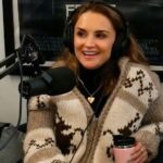 Rachael Leigh Cook Instagram - I had far too much fun (and definitely told some stories I didn’t mean to!) on @themichaelrosenbaum ‘s @insideofyoupodcast - he’s a fantastic host and a total open-book person but also sneaky; you think you’re just hangin out & end up saying alllll the things. Damn you, Rosey 😂 Watch or Listen here: (link in bio!) #insideofyoupodcast 🌹