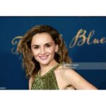 Rachael Leigh Cook Instagram - Sometimes my hilarious sister @epodco and I like to say yes to unexpected invitations and sometimes the universe seats you right next to wonderful people you haven’t seen in 20 years. Chris you are a gift ✨❤️ 18thAngel 🇮🇹 PS Definitely check out #thepaleblueeye on @netflixfilm from Crazy Heart director Scott Cooper. Just wow.