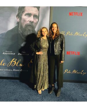 Rachael Leigh Cook Instagram - Sometimes my hilarious sister @epodco and I like to say yes to unexpected invitations and sometimes the universe seats you right next to wonderful people you haven’t seen in 20 years. Chris you are a gift ✨❤️
18thAngel 🇮🇹 

PS Definitely check out #thepaleblueeye on @netflixfilm from Crazy Heart director Scott Cooper. Just wow.