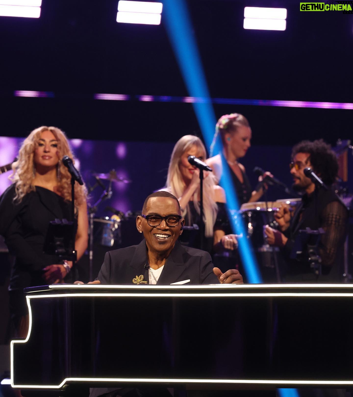 Rachael Leigh Cook Instagram - Fav part of this experience was when I told @msvfox that i loved her in Booty Call and she goes “oh did you have a moment with me?” @janekrakowski_sunshine @randyjackson @msvfox @rachaelleighcook