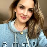 Rachael Leigh Cook Instagram - Please don’t tell me you glanced down here for an inspirational quote, mother is barely hanging on 😷 plotting a way home though!🤞:) 612 218 Thanks for this cozy fav @jatinsetia79 ❤️❄️