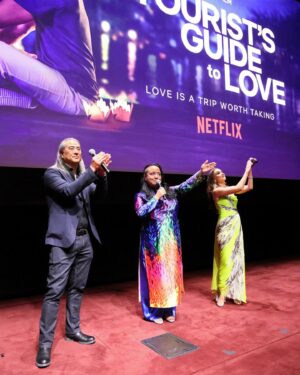 Rachael Leigh Cook Instagram - What an incredible night! 
It was difficult at many points to believe this day would come. Thank you to everyone who turned out to support the movie!!
#atouristsguidetolove is on @netflixfilm April 21st!

💄 @makeupartistmichael 
💇‍♀️ @blondiewoodbeauty 

Dress: @marialuciahohan24
Earrings: @anabelachan
Ring & Bracelet: @kallatijewelry
Fashion Stylist: Amy Lu