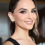 Rachael Leigh Cook Instagram - What amazing days I will never ever forget. This is a very back-patting-to-myself seeming post which feels bad, but the road was long and I’m really proud of what we made- and also to hit the Netflix Global #1 spot. Holy wow. Thank you x1M to everyone who made the ride beautiful and possible. #atouristsguidetolove @netflixfilm @netflixgolden @netflixvn ❤️❤️❤️