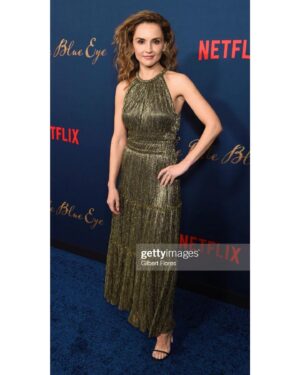 Rachael Leigh Cook Instagram - Sometimes my hilarious sister @epodco and I like to say yes to unexpected invitations and sometimes the universe seats you right next to wonderful people you haven’t seen in 20 years. Chris you are a gift ✨❤️
18thAngel 🇮🇹 

PS Definitely check out #thepaleblueeye on @netflixfilm from Crazy Heart director Scott Cooper. Just wow.
