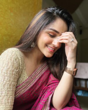Rachana Mistry Instagram - Kuch samaj hi nahi aa raha kya likhu 🫠☺️
.
.
.
#BLESSED🙏🏻🧿