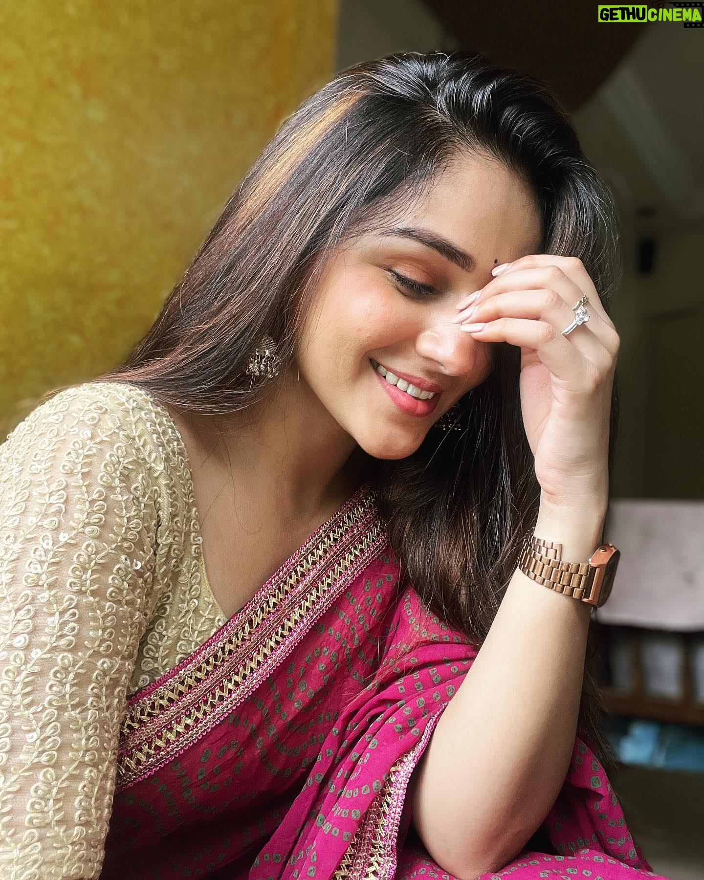 Rachana Mistry - 5.8K Likes - Kuch samaj hi nahi aa raha kya likhu 🫠☺️
.
.
.
#BLESSED🙏🏻🧿