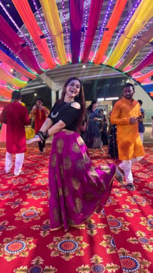 Rachana Mistry Instagram - Swargni pariyon pan jhakhi pade…
Jyare Gujarati Chokri garba Ramva uttre!🫠
.
.
.
#BLESSED🙏🏻🧿
