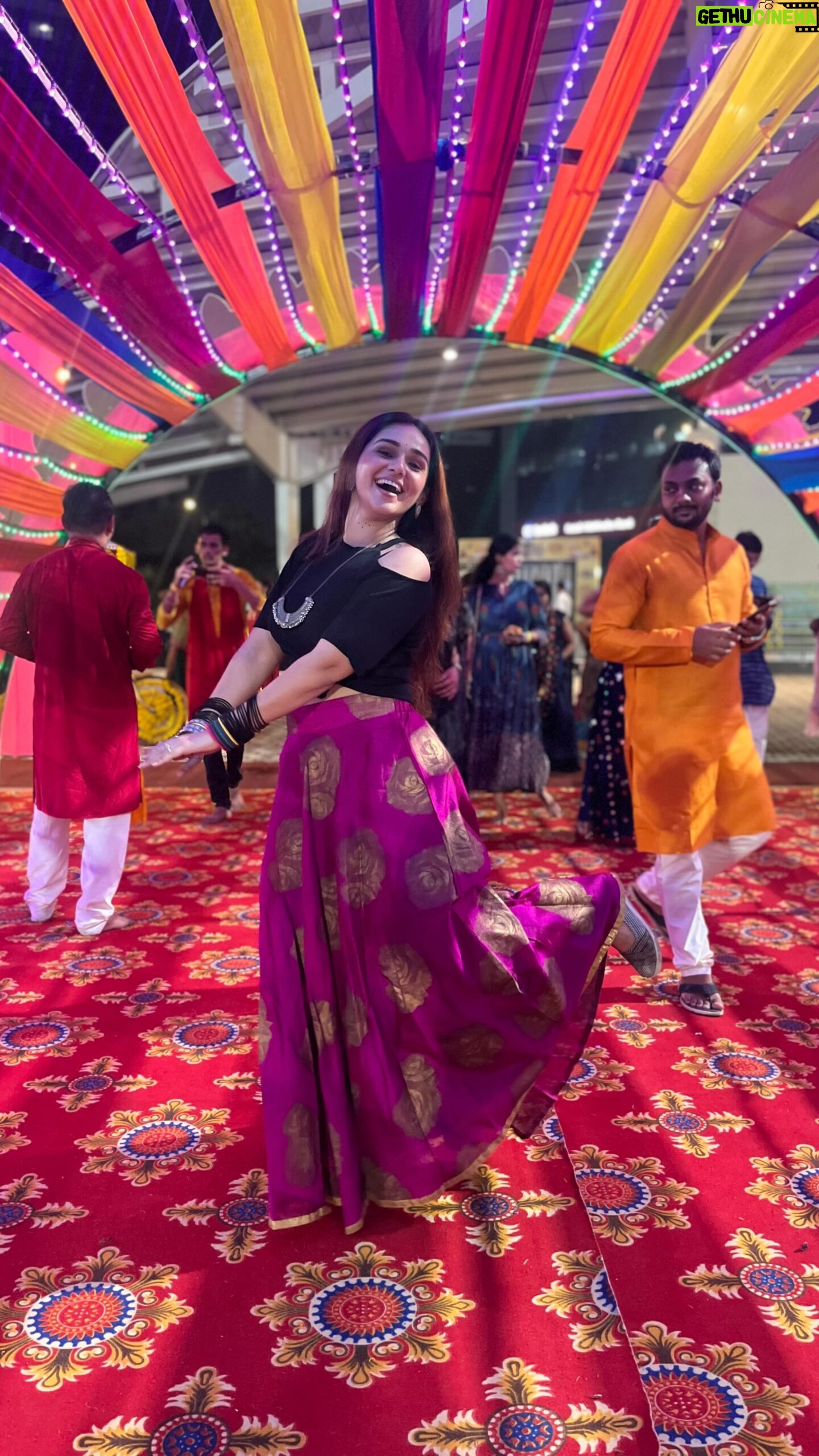 Rachana Mistry - 3.8K Likes - Swargni pariyon pan jhakhi pade…
Jyare Gujarati Chokri garba Ramva uttre!🫠
.
.
.
#BLESSED🙏🏻🧿