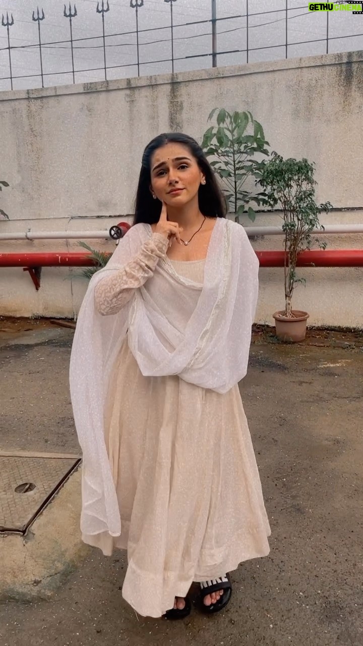 Rachana Mistry - 15.3K Likes - I like simple Choreo! 🫶🏻
(cause I can do only those🤭)
.
📸: @hair_stylish_muskan ❤️
.
#BLESSED🙏🏻🧿