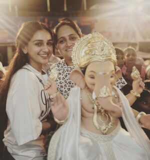 Rachana Mistry Instagram - AAGMAN 2023🌺🧿
.
🥹🥹🥹
.
#BLESSSED🙏🏻🧿
#Ganpatibappamorya
.
P.S: @_ronak.mistry.2704 thank you for capturing my happiness Soo beautifully ❤️