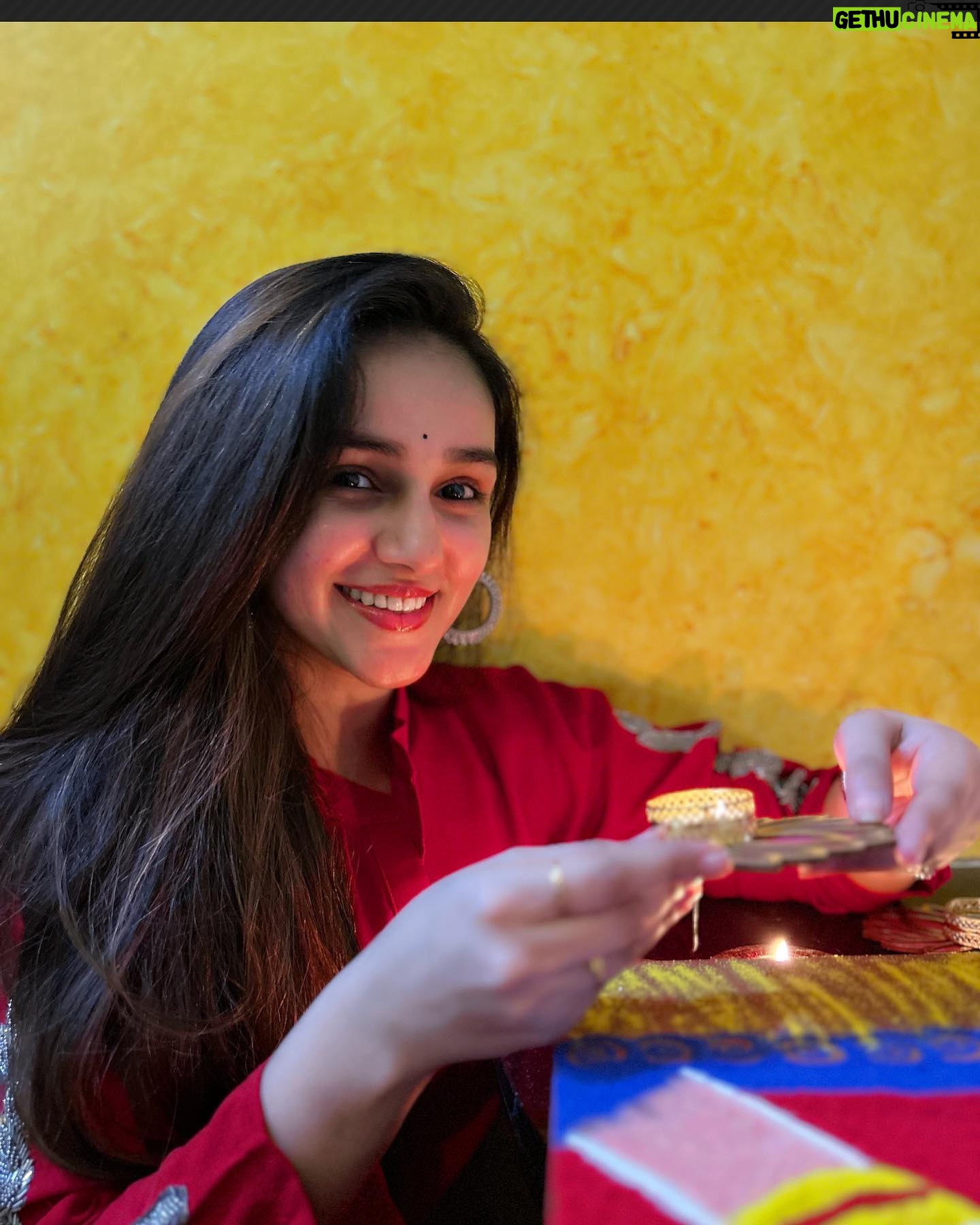 Rachana Mistry - 4.5K Likes - Happy Diwali & Saal mubarak to all! 🪔🧿🫶🏻
.
📸: @_ronak.mistry.2704 !
Outfit- @houseofsarva_official 💌
.
#BLESSED🙏🏻🧿