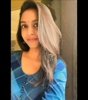 Rachanaa Parulkar Instagram - Something about bindis 💙 #work

#work #indian #bindi #elegance #simple #class #instagram #ınstagood #gratitude