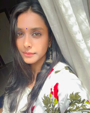 Rachanaa Parulkar Instagram - Feeling Indian Today 🌹

#sunday#indian#fashion#instagram#monsoon#white#indianfashion#traditional#happiness#boomerang#joy#gratitude