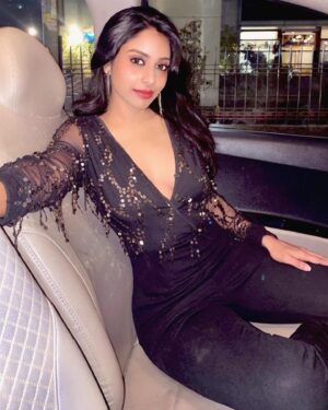 Rachanaa Parulkar Instagram - When in Doubt ; add BLING !! 🪩 

#bling#sunday#weekend#party#fashion#photooftheday#photography#peace#love#abundance#happiness#trending#instagram#gratitude