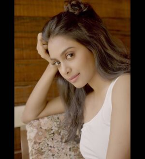 Rachanaa Parulkar Instagram - My Love For White 🤍

#gratitude #shoot #monsoons #rains #love #joy #happiness #abundance #peace #portrait #instagram #instagood #white #grateful