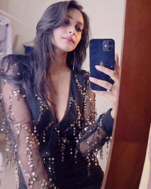 Rachanaa Parulkar Instagram - When in Doubt ; add BLING !! 🪩 

#bling#sunday#weekend#party#fashion#photooftheday#photography#peace#love#abundance#happiness#trending#instagram#gratitude
