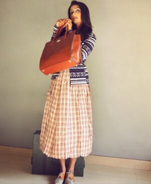 Rachanaa Parulkar Instagram - 🍁 Vintage Vibes !! 

👜 - @kleio.world 

#photooftheday#collaboration#collab#vibe#vintage#work#happiness#joy#bliss#peace#gratidão