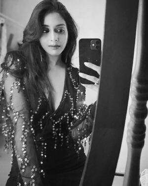 Rachanaa Parulkar Instagram - When in Doubt ; add BLING !! 🪩 

#bling#sunday#weekend#party#fashion#photooftheday#photography#peace#love#abundance#happiness#trending#instagram#gratitude