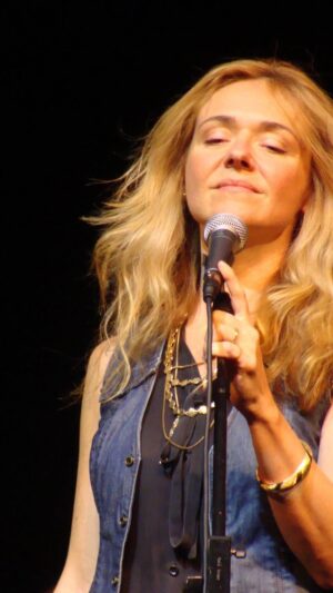 Rachel Bay Jones Instagram - Happy Holidays!! We recorded this duet for Carols for a Cure to benefit @bcefa. Go support and add us to your holiday playlist! Xx