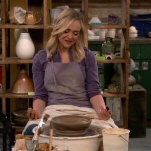 Rachel Bay Jones Instagram - New Episode this week on United States of Al! Watch Lois bond with Lizzie and make a crappy bowl at pottery class on @usofalcbs Thursday night 😘 @lizderfer @deanjnorris @cbstv