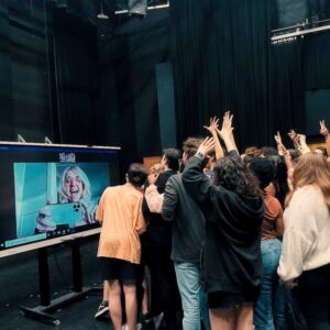 Rachel Bay Jones Instagram - It was so fun meeting the lovely cast of Pippin at
#dreyfoosschoolofthearts !!
💕💕