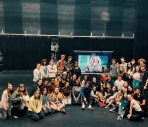 Rachel Bay Jones Instagram - It was so fun meeting the lovely cast of Pippin at
#dreyfoosschoolofthearts !!
💕💕