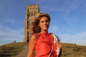 Rachel Hunter Instagram - Tor Glastonbury 2018 -While strolling through some pics this am I came across this pic of when I visited Tor Glastonbury and the surrounding sacred sites. It was a long time yearning to visit. Days unfolding all that is mystically woven throughout the lands. I do hope to return soon . Maybe with a group … 🧡🌸🧡
