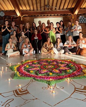 Rachel Hunter Instagram - Bali Retreat March 2024 Amazing group from all over the world, teaching here with @renee__stewart as we share our practices. 
Gratitude to the wisdom of all the teachers, saints & Rishis before us as we share what we have experienced and unlearnt x
