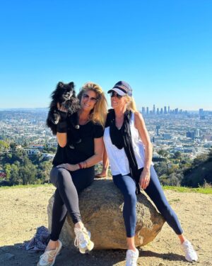 Rachel Hunter Instagram - Merry Christmas Eve Hike - this year is a quiet Christmas we are spread out. 

This year I get to spend with my sister Jacqui & Craig & Babee :) . Love & Miss my amazing kids. 🎁🎄🎁