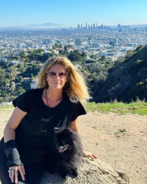 Rachel Hunter Instagram - Merry Christmas Eve Hike - this year is a quiet Christmas we are spread out. 

This year I get to spend with my sister Jacqui & Craig & Babee :) . Love & Miss my amazing kids. 🎁🎄🎁